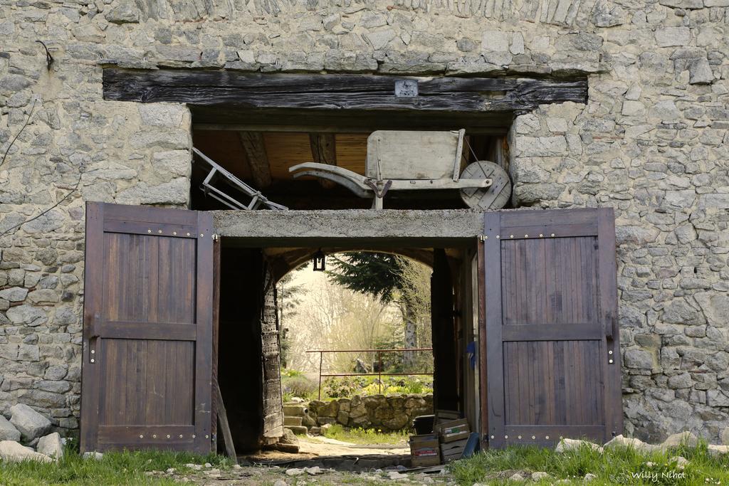 Domaine Le Sauzet Bed and Breakfast Saint-Germain-l'Herm Exteriör bild