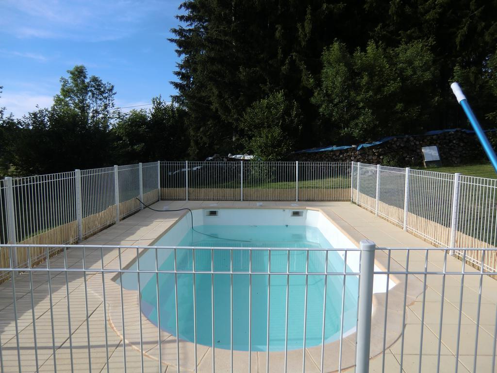 Domaine Le Sauzet Bed and Breakfast Saint-Germain-l'Herm Exteriör bild