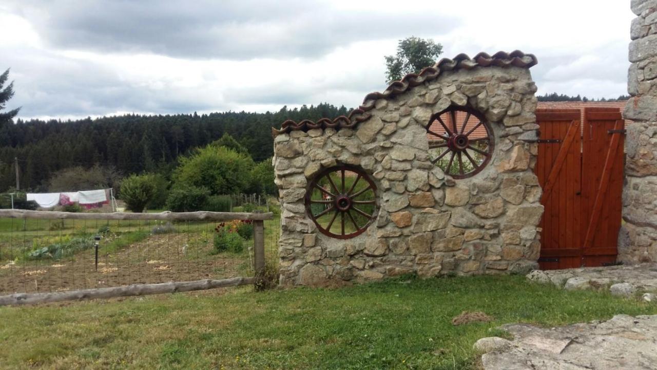Domaine Le Sauzet Bed and Breakfast Saint-Germain-l'Herm Exteriör bild